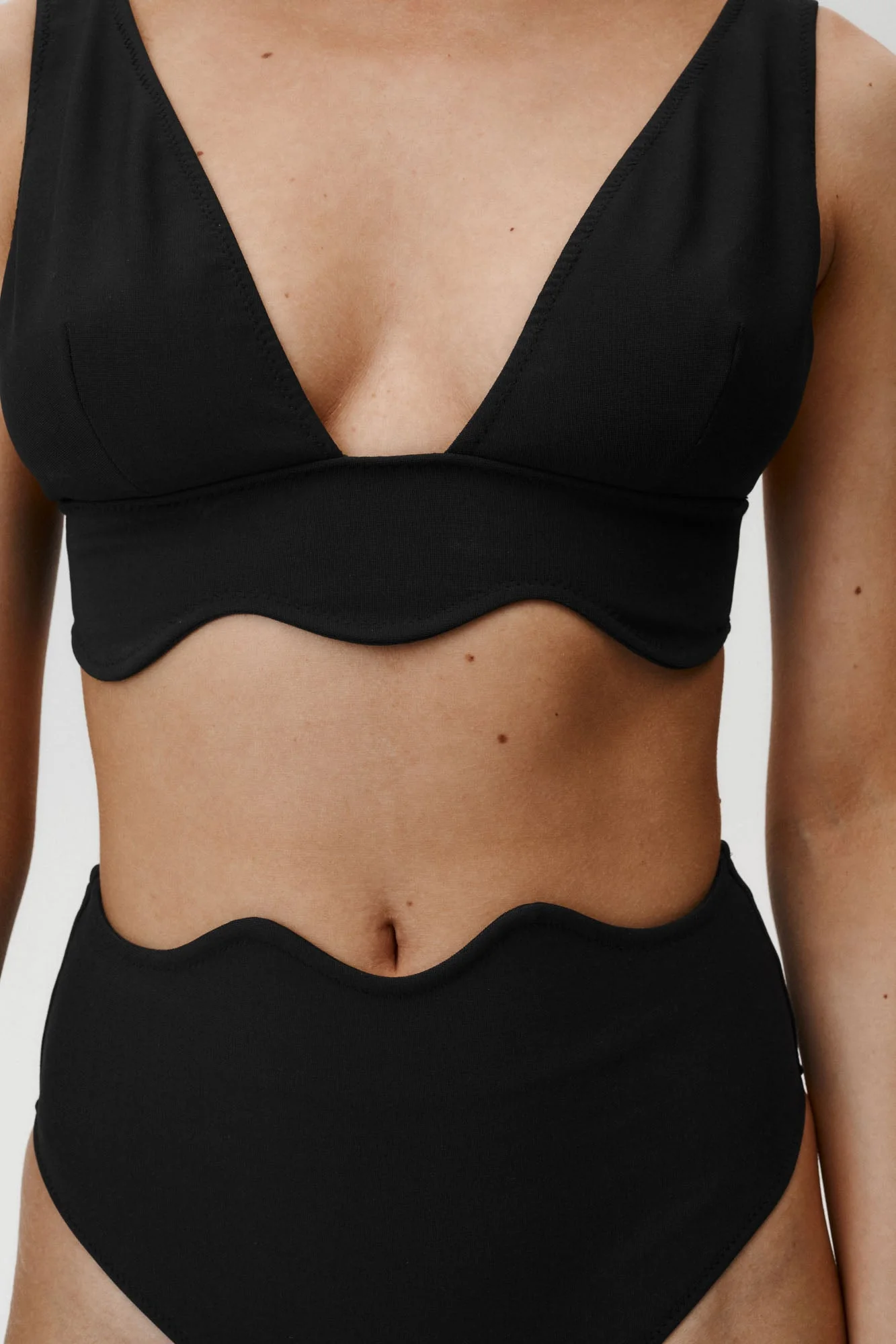 Góra od bikini Bardot Czarna - Image 4